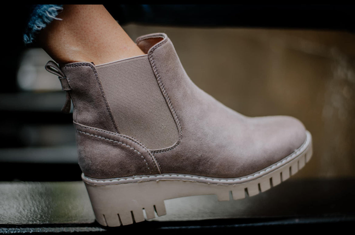 THE PASADENA BOOTS SIZES 6,9.5 &11