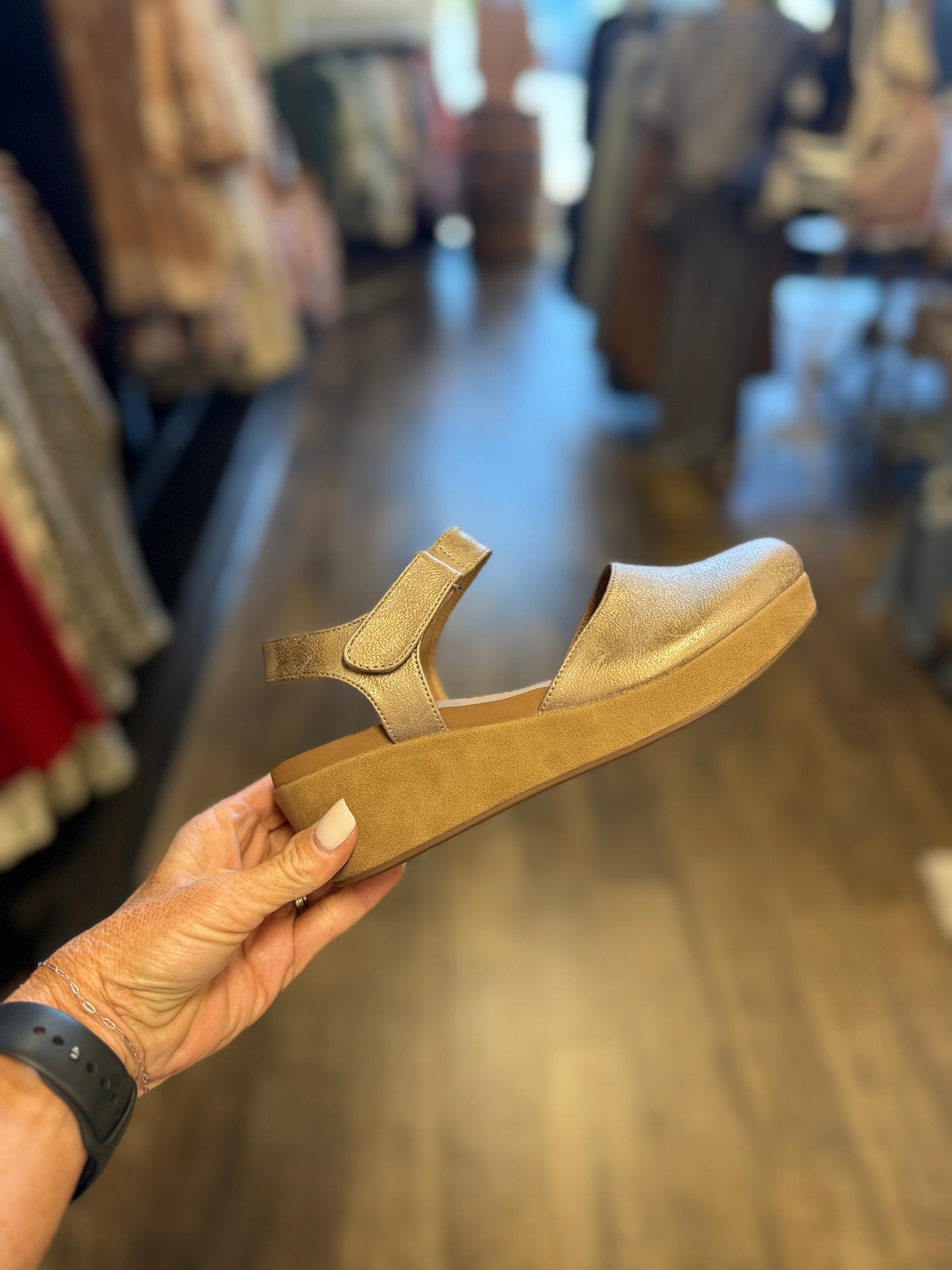 ALL IN WEDGE CLOG