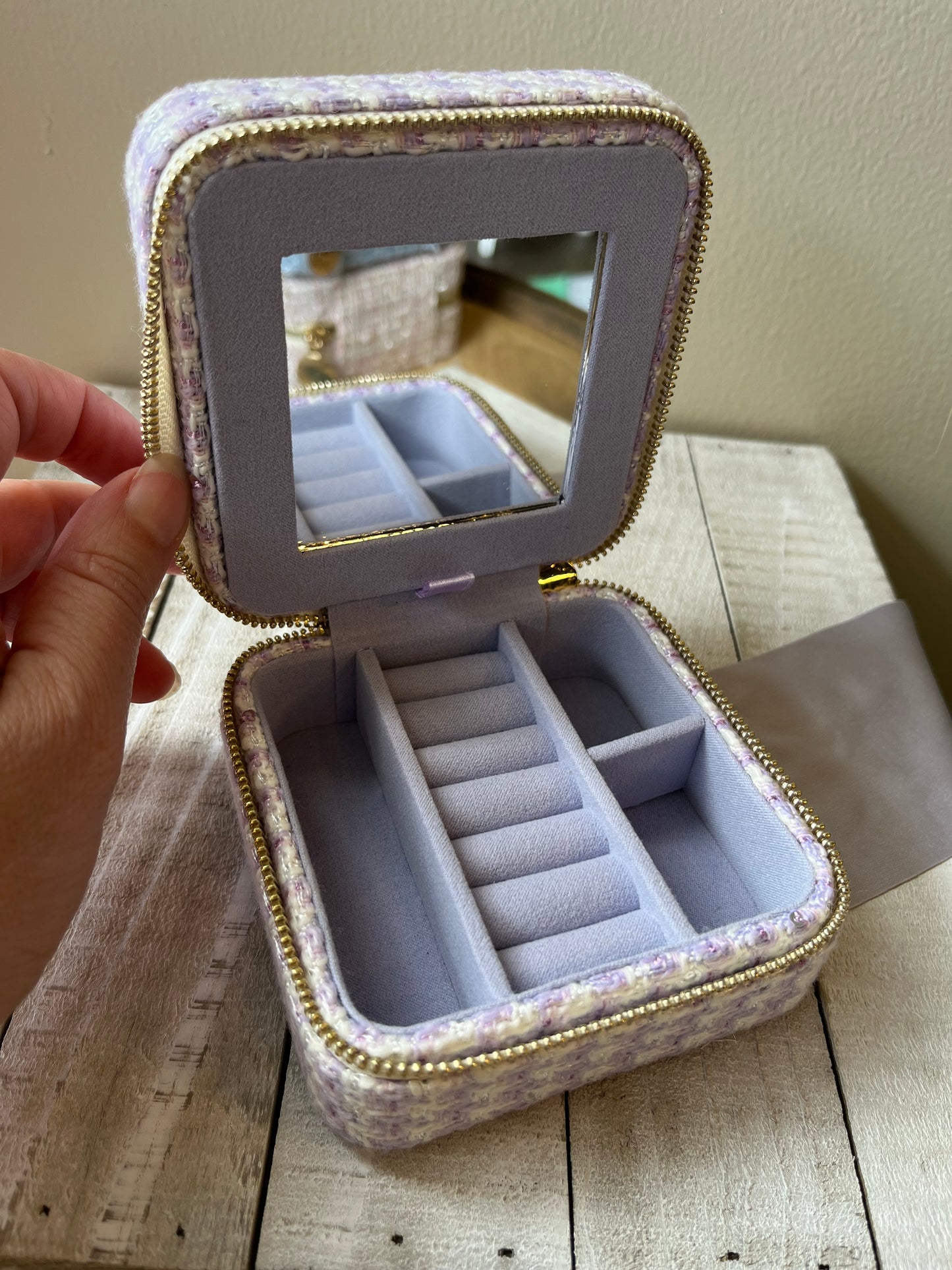 JEWELRY ORGANIZER