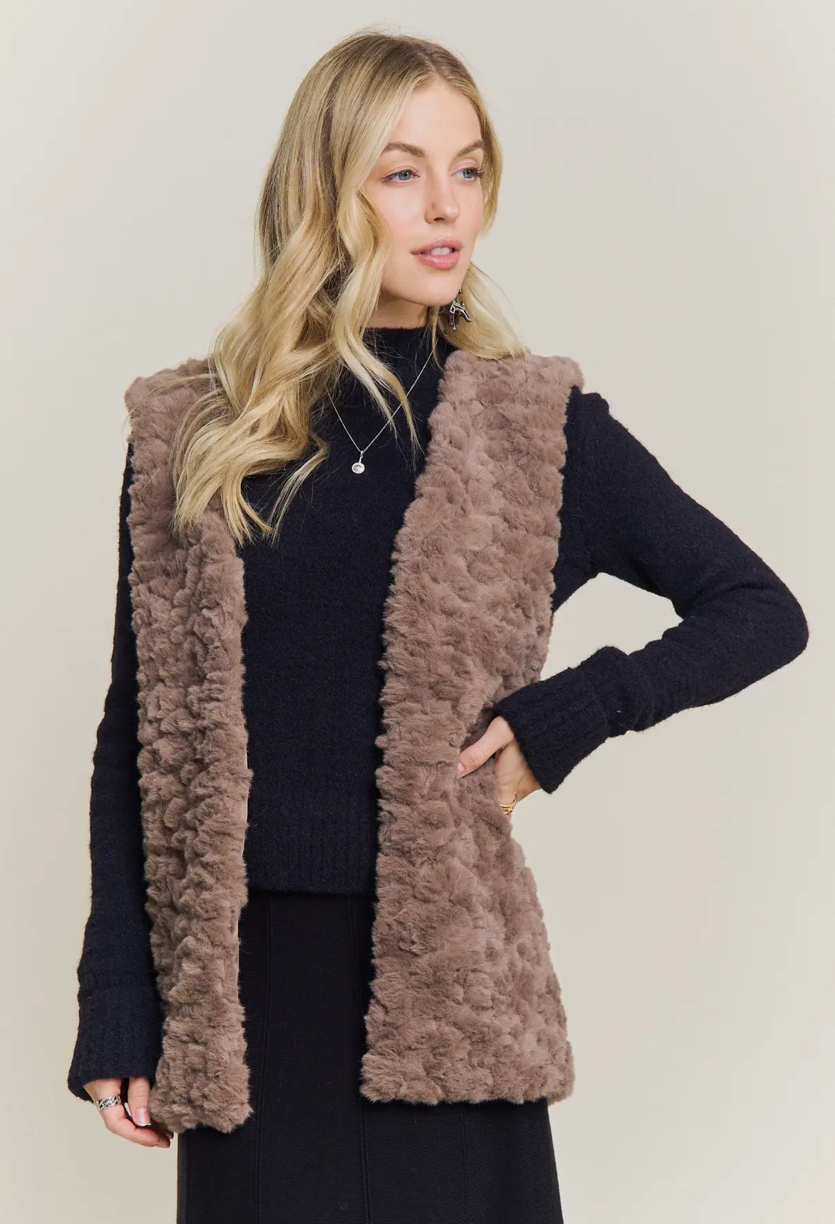 LONG FUR VEST