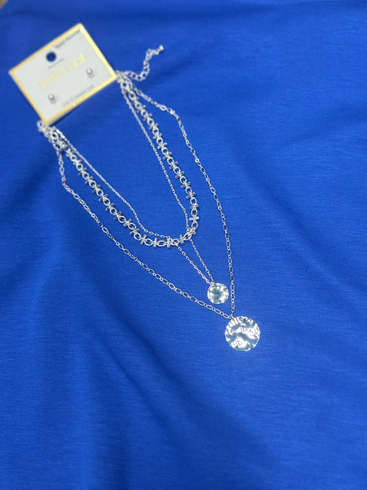 TRIPLE LAYER BEADED NECKLACE