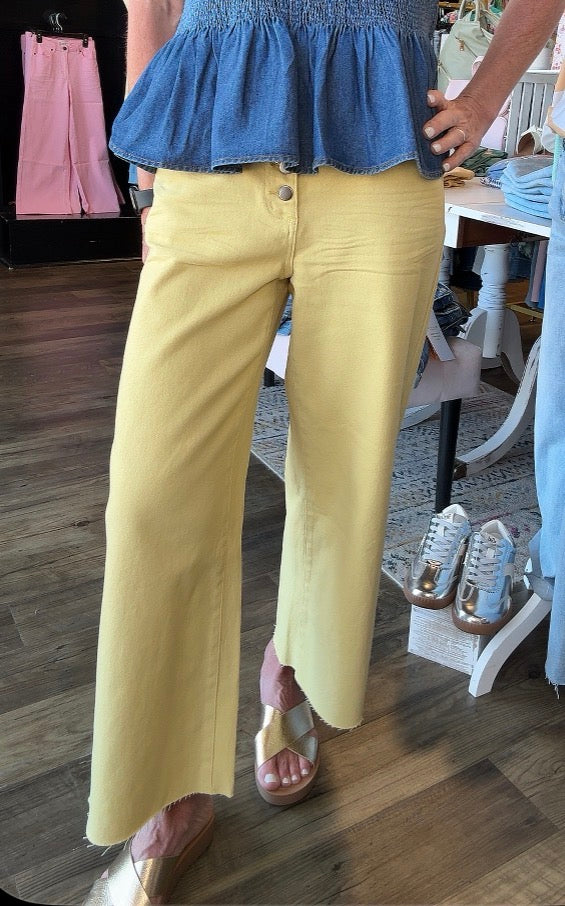STRAIGHT FORWARD BUTTON DOWN