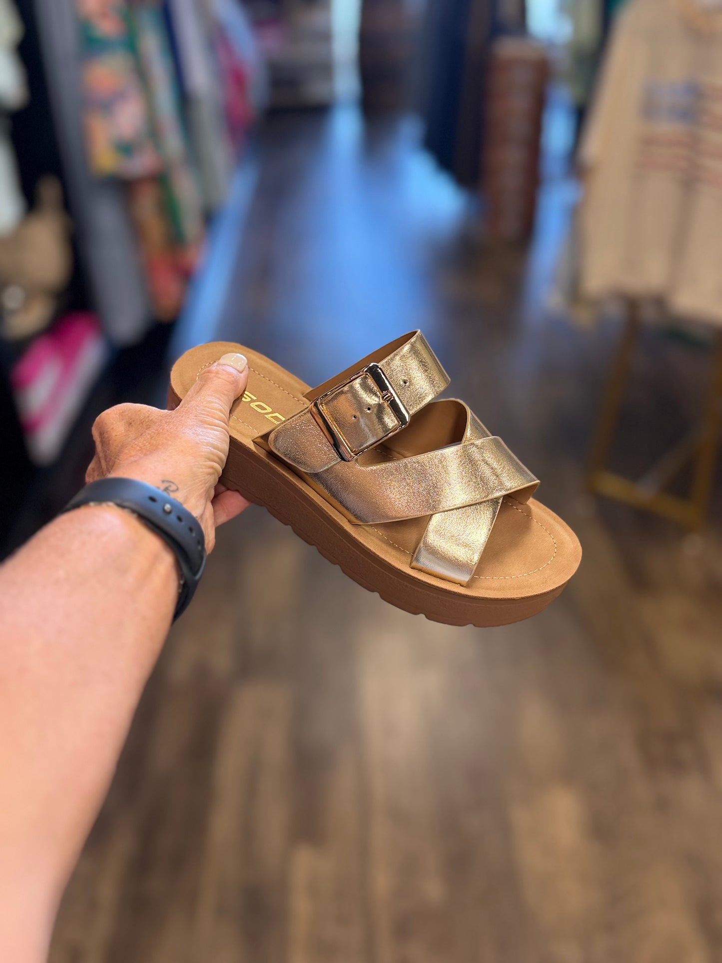 RESUME SANDAL