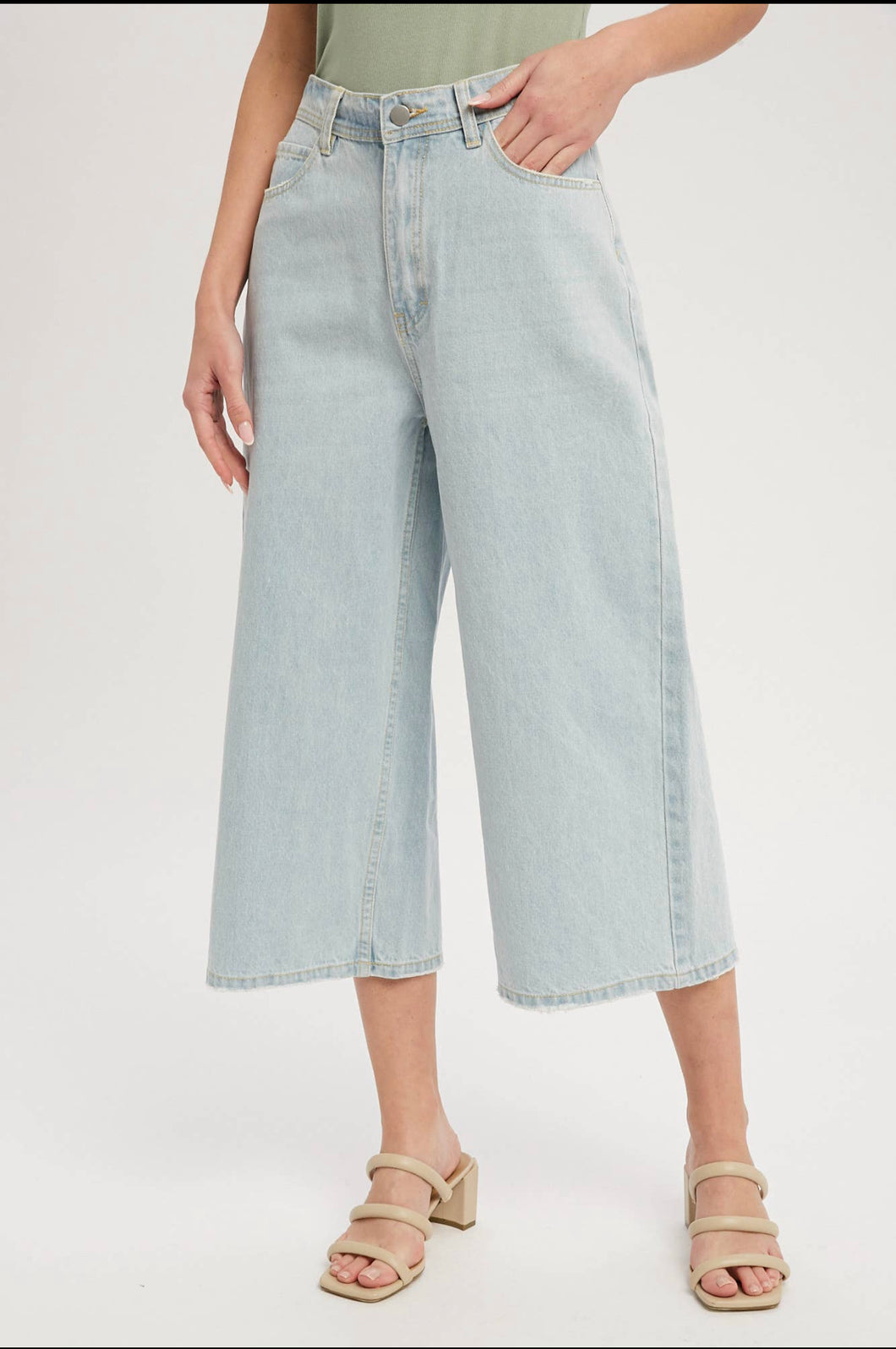 WIDE LEG CROP JEANS