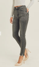 Load image into Gallery viewer, RISEN HIGH RISE VINTAGE SKINNY
